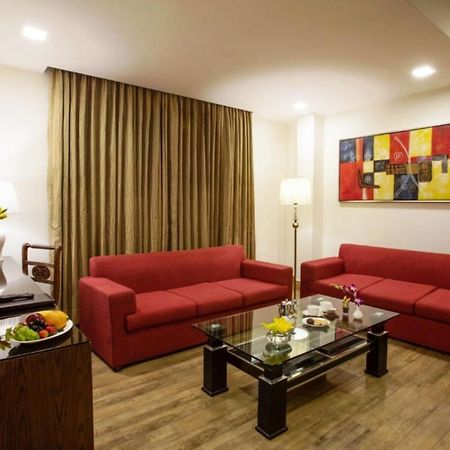 Taurus Sarovar Portico New Delhi Exterior photo