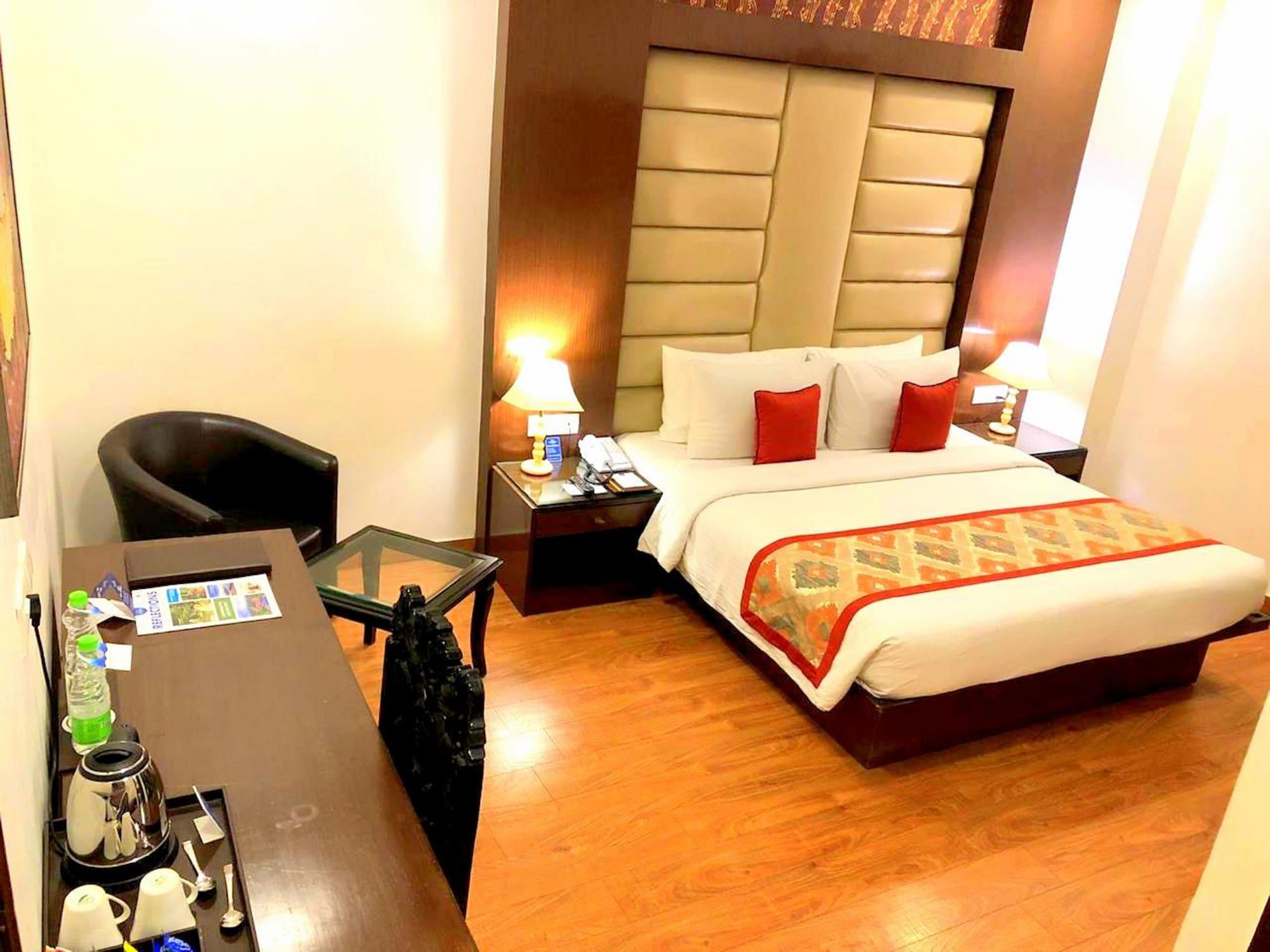 Taurus Sarovar Portico New Delhi Exterior photo