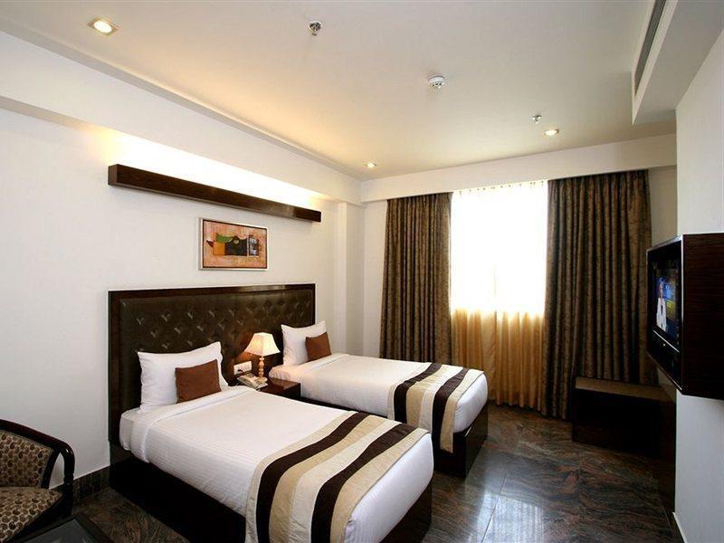 Taurus Sarovar Portico New Delhi Exterior photo