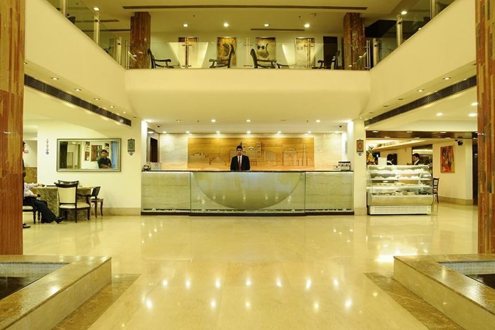 Taurus Sarovar Portico New Delhi Exterior photo