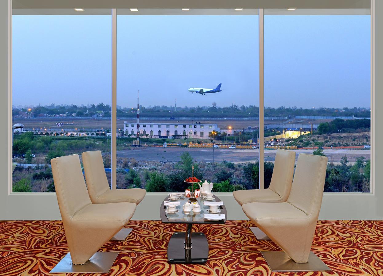 Taurus Sarovar Portico New Delhi Exterior photo