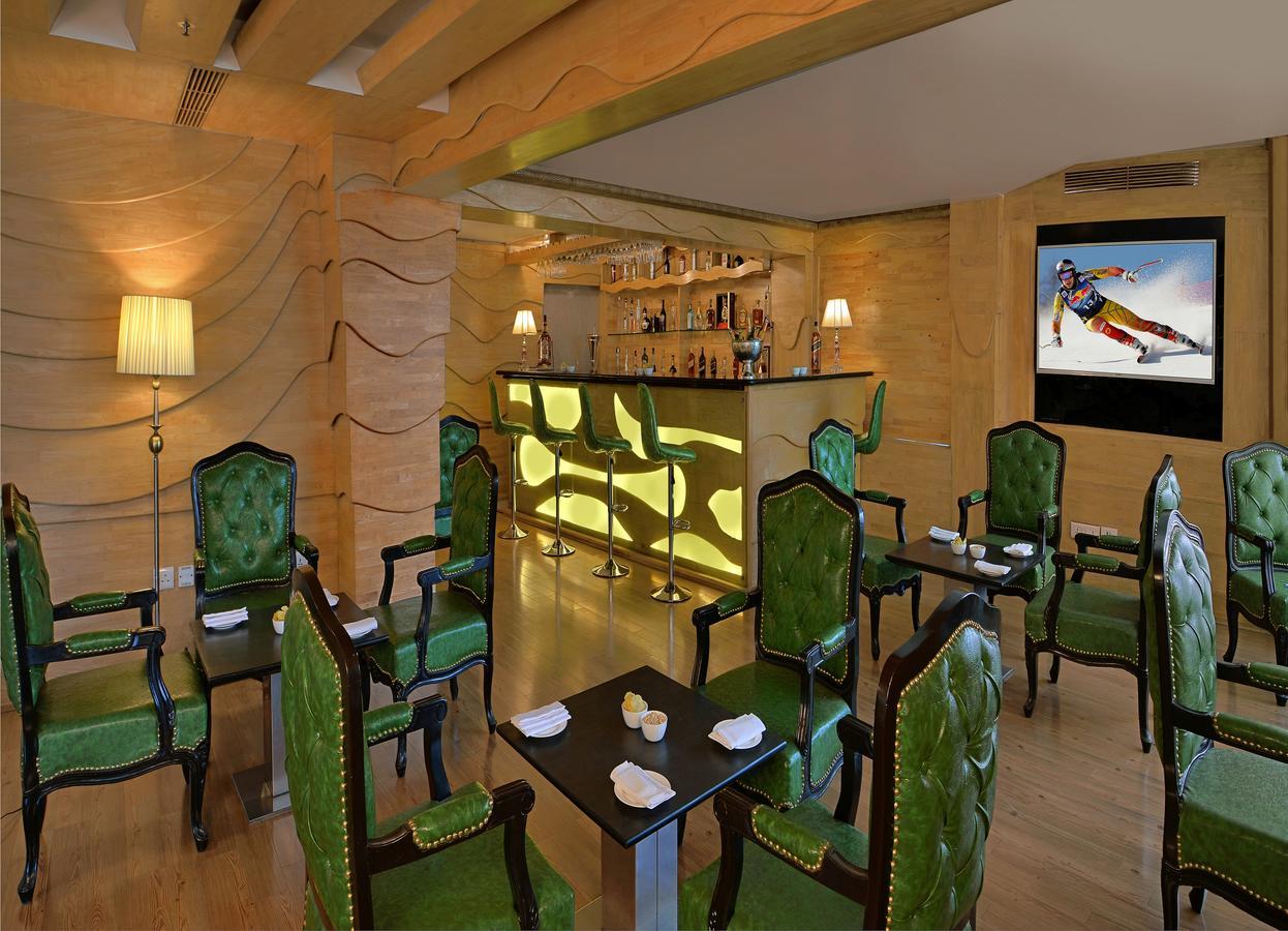 Taurus Sarovar Portico New Delhi Exterior photo