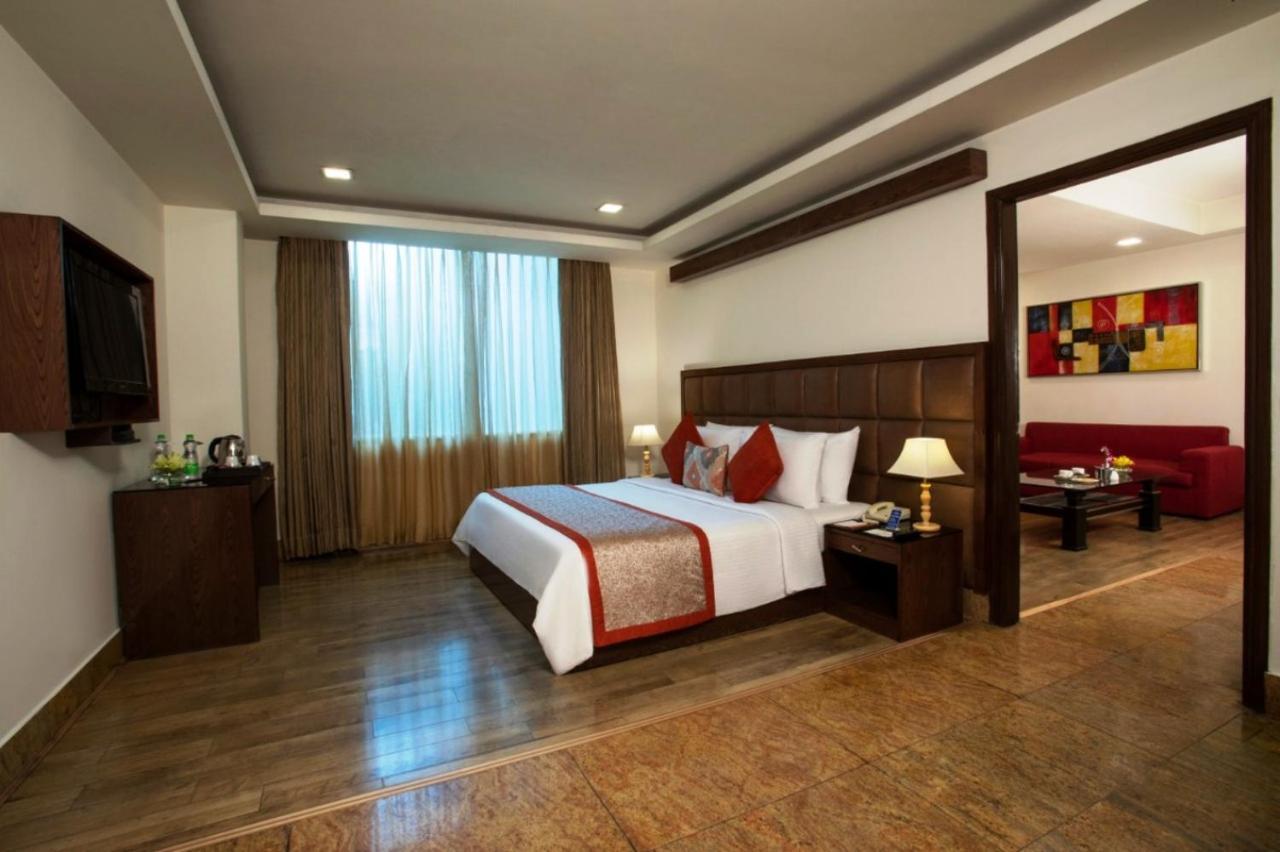 Taurus Sarovar Portico New Delhi Exterior photo